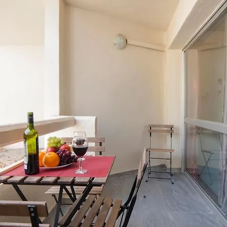 First Line Studio/center/5p! Apartman *