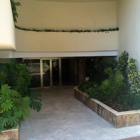 First Line Studio/center/5p!