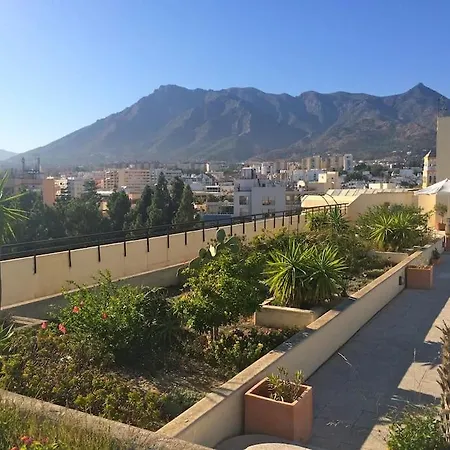 First Line Studio/center/5p!